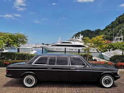 BIG-YACHT-AND-MERCEDES-LIMOUSINE.-LOS-SUENOS-MARINA-CENTRAL-AMERICA4edc45f288cd04f1.jpg