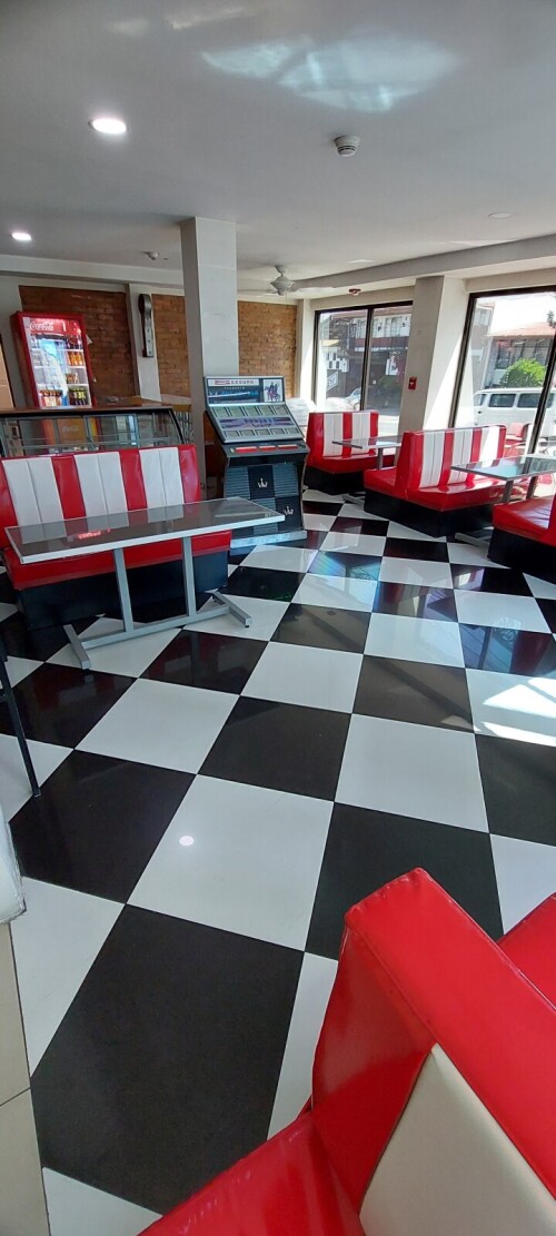 CAFE-DINER-1950S-COSTA-RICAS-CALL-CENTER7fb92064c4870f4e.jpg