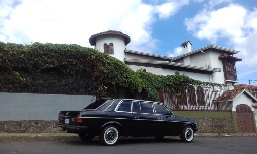 COSTA-RICA-LIMOUSINE-AND-MANSION.LWB-LANGebe004415b9290c6.jpg