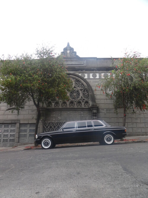 COSTA-RICA-LIMUSINA-frente-de-Iconica-Casa-Museo-En-Barrio-Amon-San-Josed14df07312d8b82b.jpg