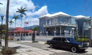 Castillo-Azul-Costa-Rican-Legislative-Assembly-LIMOUSINE-MERCEDES66efd924a7a9f79d.jpg