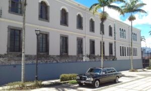 Costa-Rica-Legislative-Assembly.-MERCEDES-300D-LIMOUSINE-CITY-TOURS0dfc6f3a0a80fb72.jpg