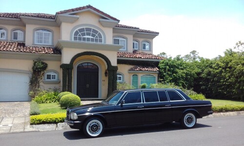 MANSION-IN-THE-COUNTRY-COSTA-RICA-LIMUSINA87667513995c1dcb.jpg